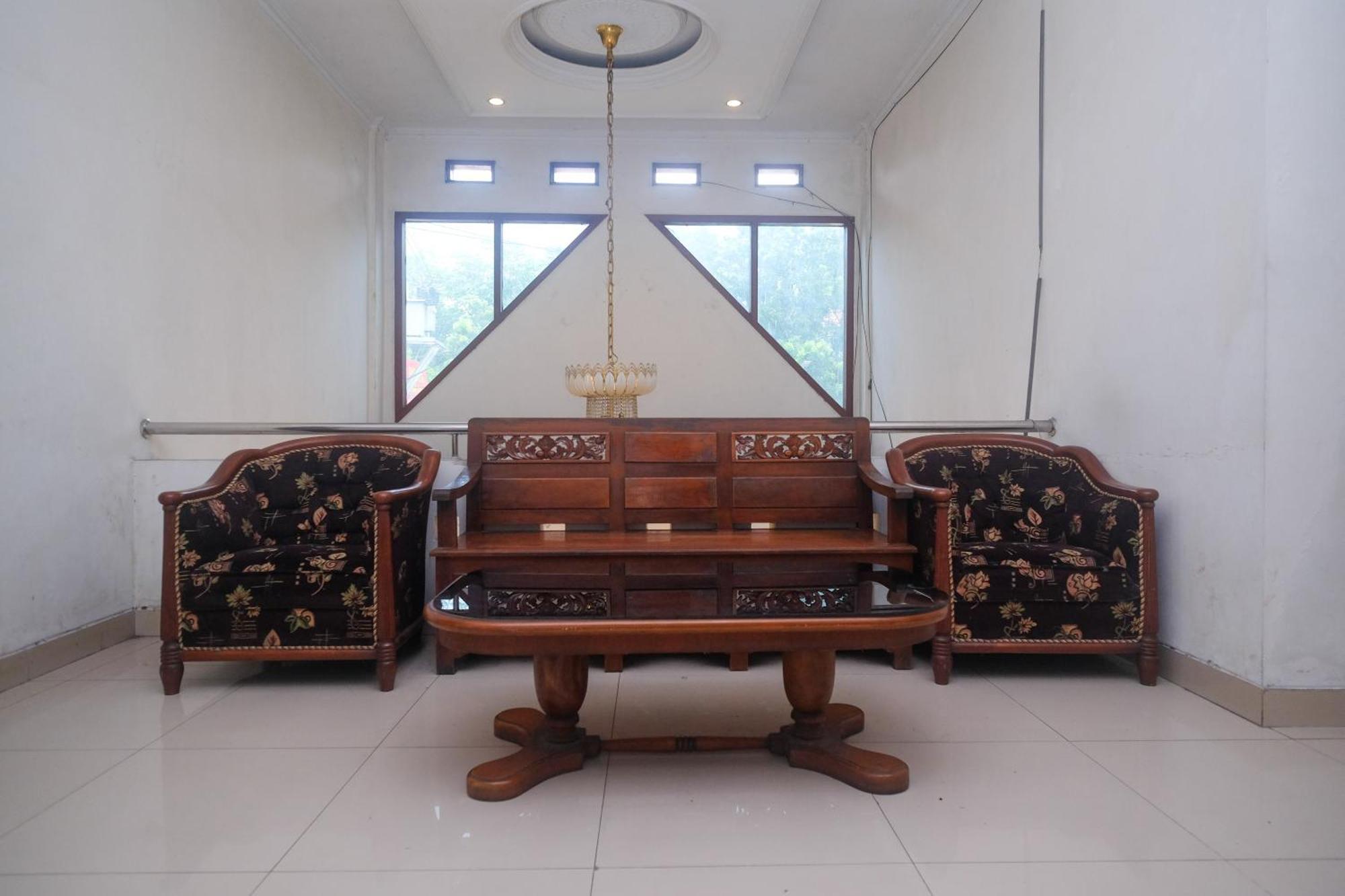 OYO 902 Hotel Pondok Anggun Maguwo Bagian luar foto