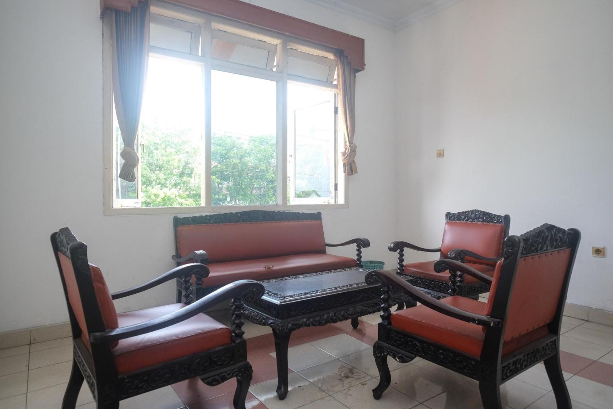 OYO 902 Hotel Pondok Anggun Maguwo Bagian luar foto