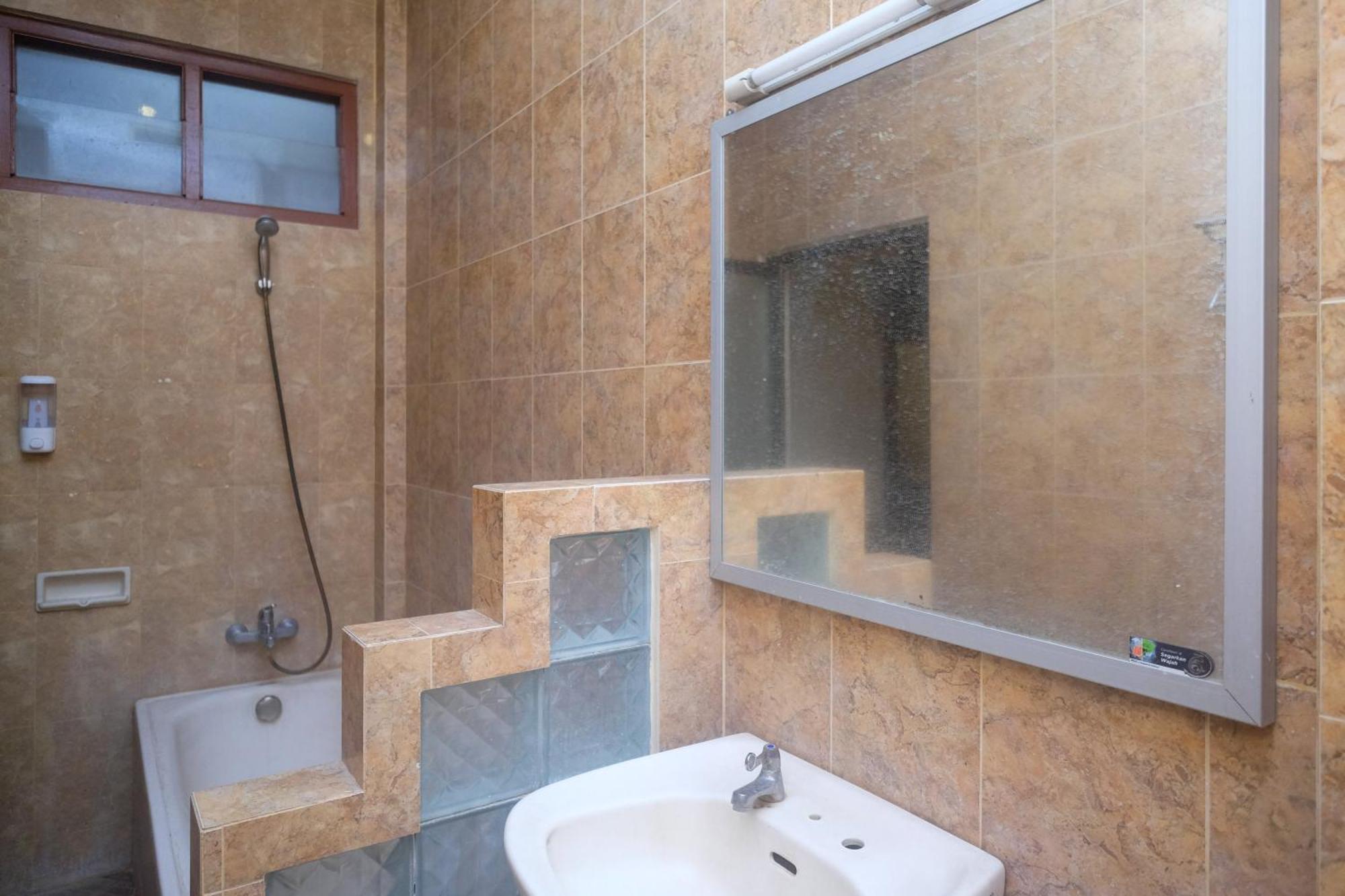 OYO 902 Hotel Pondok Anggun Maguwo Bagian luar foto