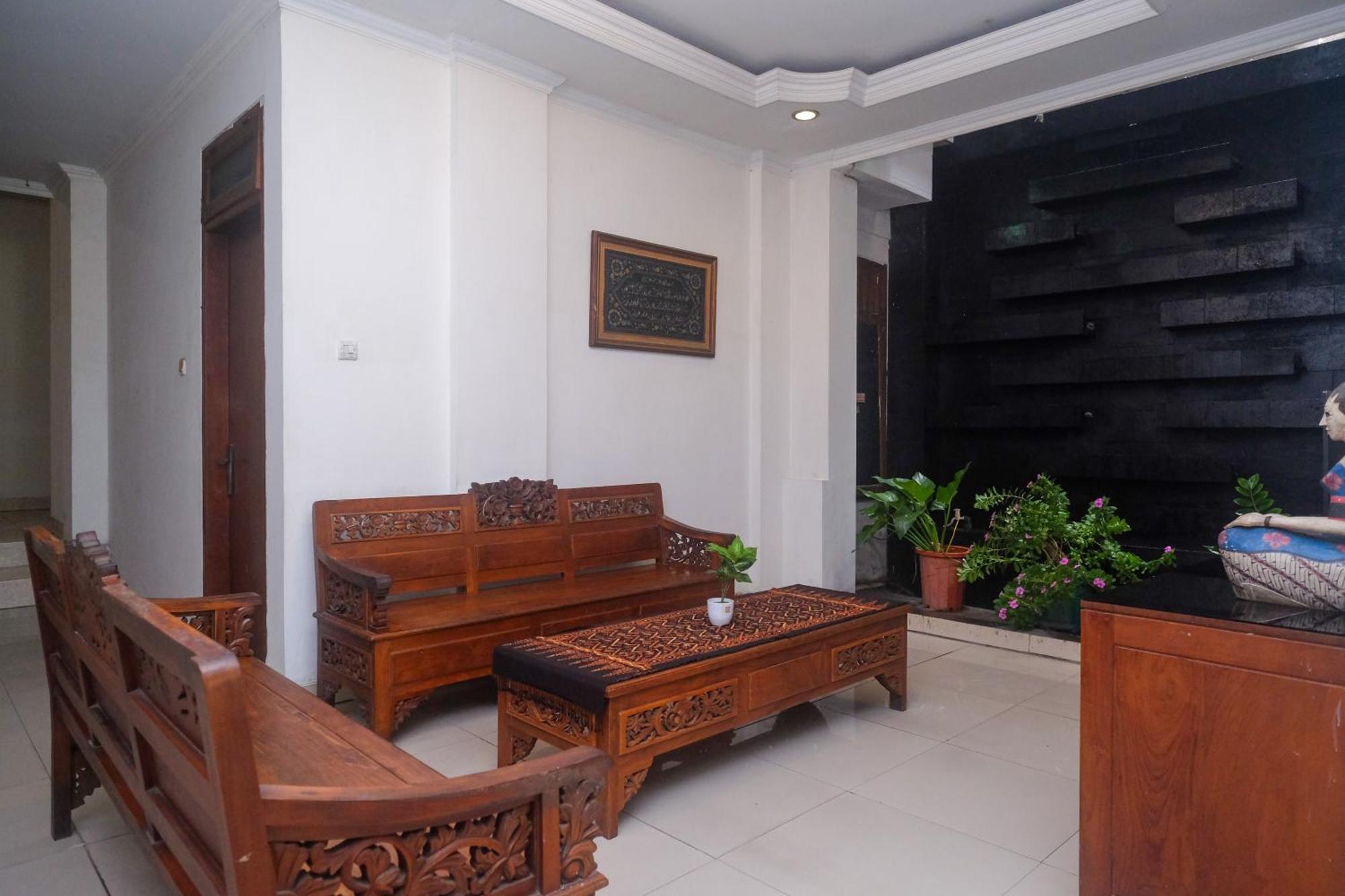 OYO 902 Hotel Pondok Anggun Maguwo Bagian luar foto