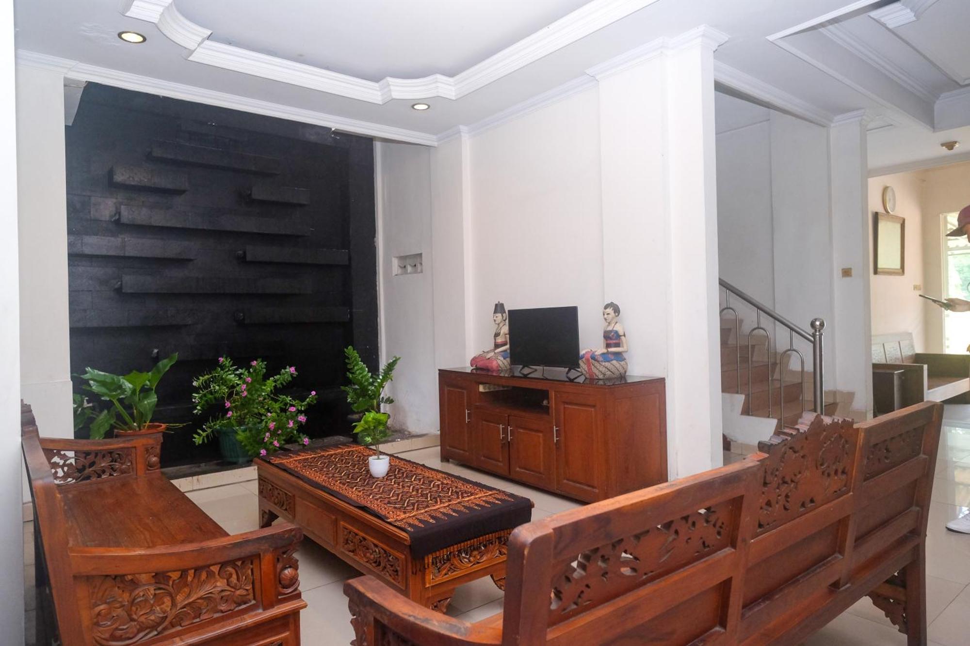 OYO 902 Hotel Pondok Anggun Maguwo Bagian luar foto