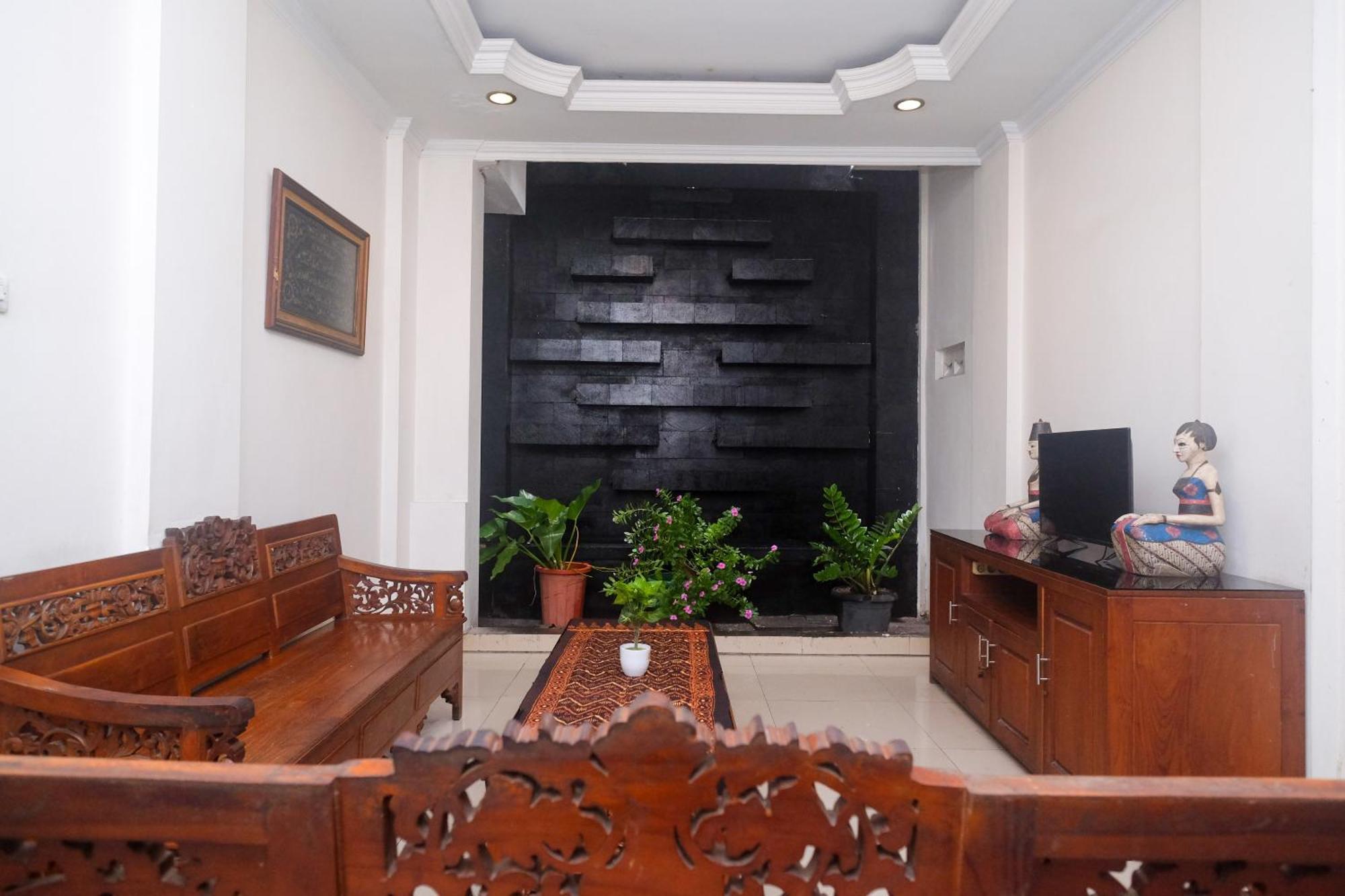 OYO 902 Hotel Pondok Anggun Maguwo Bagian luar foto